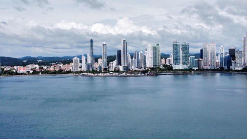 Moving to Panama guide for expatriates and investors