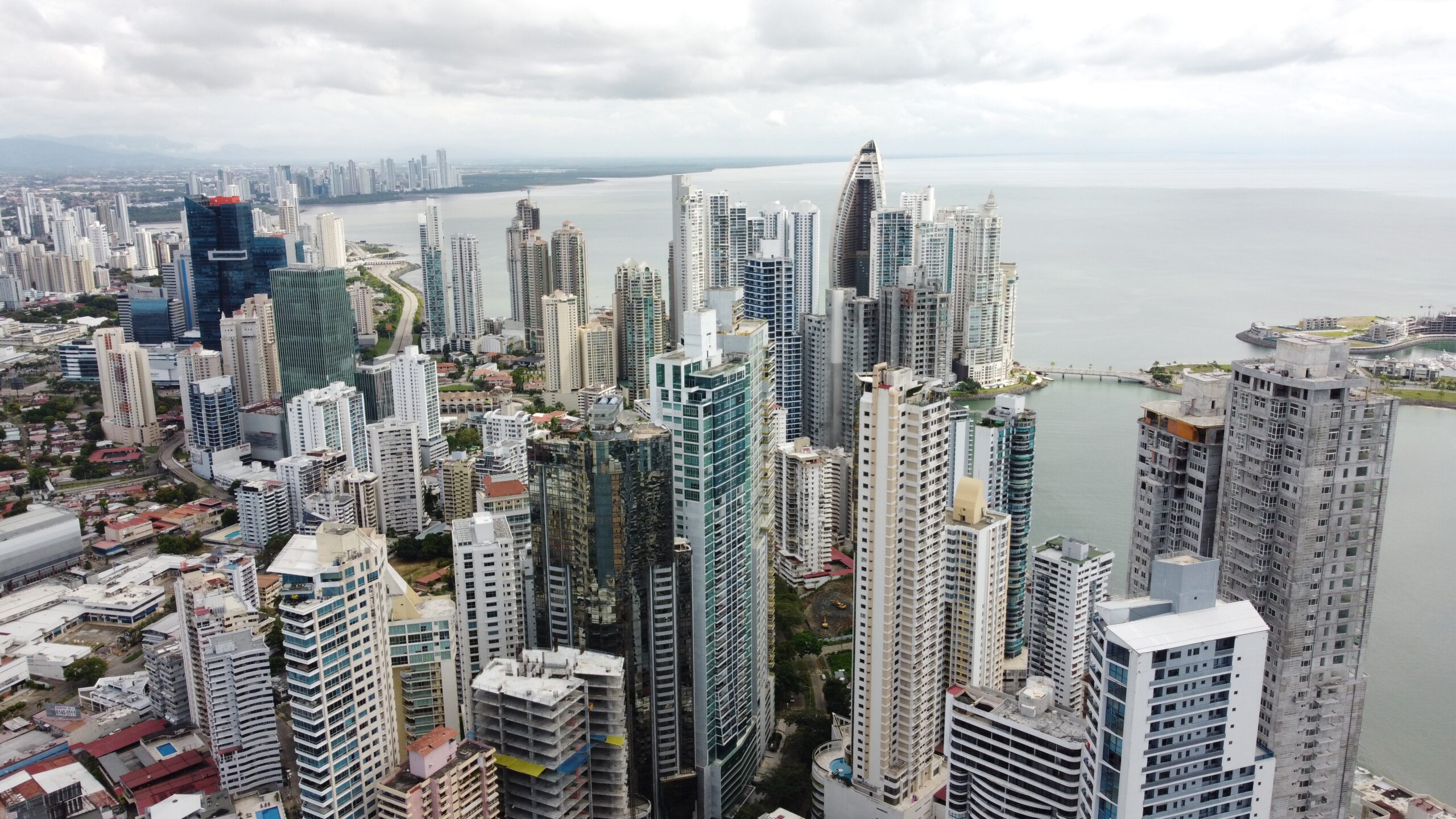 Ciudad de Panama skyline vista aerea drone uno de los skylines mas modernos de America Latina