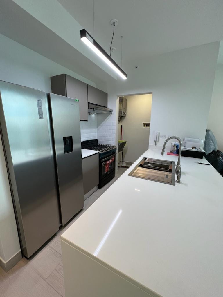 Modern kitchen in PH Urbana Obarrio – apartment for sale in Panama