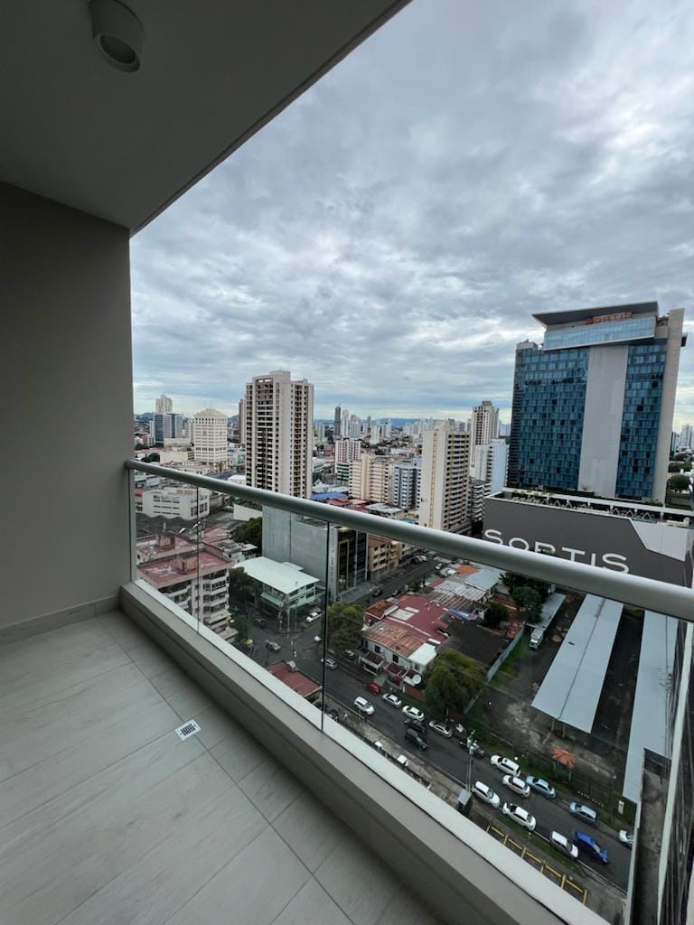 Balcony with panoramic views – PH Urbana Obarrio apartment Panama City